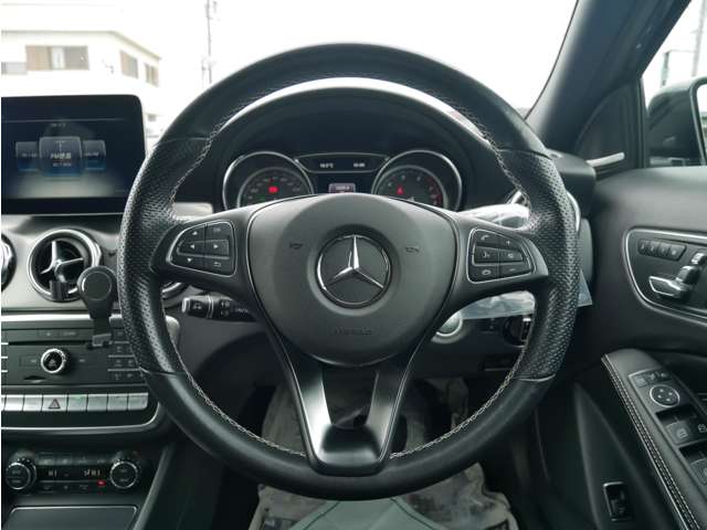 メルセデスベンツ ＧＬＡクラス ＧＬＡ２２０ ４マチック ４ＷＤ R1年 (四国) 99