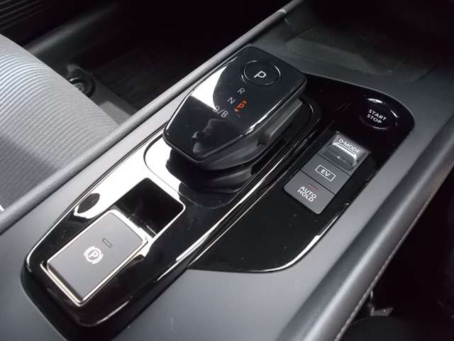 日産 ノート １．２ Ｘ ＦＯＵＲ ４ＷＤ R3年 () 99