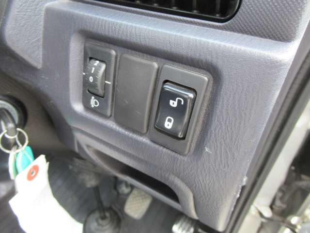 スバル サンバートラック ６６０ ＴＣ スーパーチャージャー 三方開 ４ＷＤ H22年 () 99