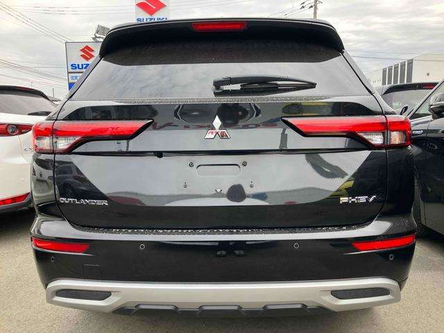 三菱 アウトランダーＰＨＥＶ ＰＨＥＶ ２．４ Ｐ ４ＷＤ R5年 (九州・沖縄) 99
