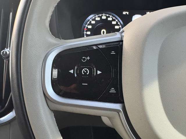 ボルボ Ｖ６０ Ｔ５　インスクリプション R1年 (関東) 99