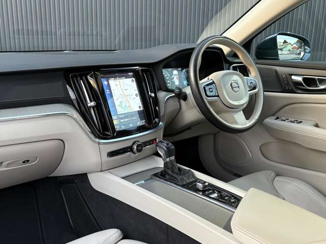 ボルボ Ｖ６０ Ｔ５　インスクリプション R1年 (関東) 99