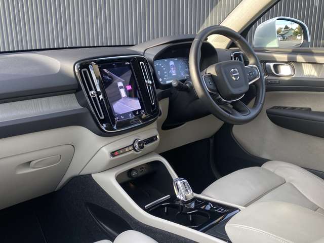 ボルボ ＸＣ４０ Ｂ４ ＡＷＤ インスクリプション ４ＷＤ R3年 (関東) 99