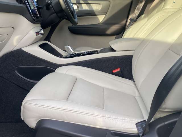 ボルボ ＸＣ４０ Ｂ４ ＡＷＤ インスクリプション ４ＷＤ R3年 (関東) 99