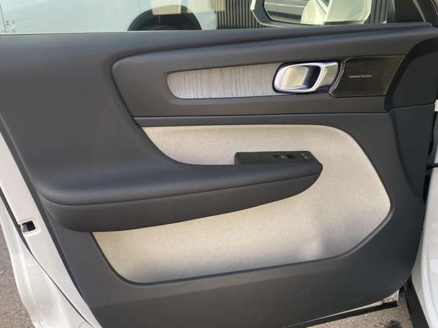 ボルボ ＸＣ４０ Ｂ４ ＡＷＤ インスクリプション ４ＷＤ R3年 (関東) 99