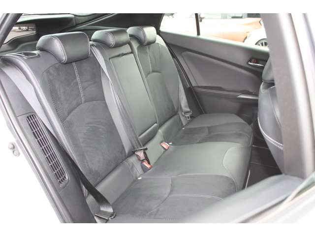 トヨタ プリウスＰＨＶ １．８ Ｓ ＧＲ スポーツ R4年 (関東) 99