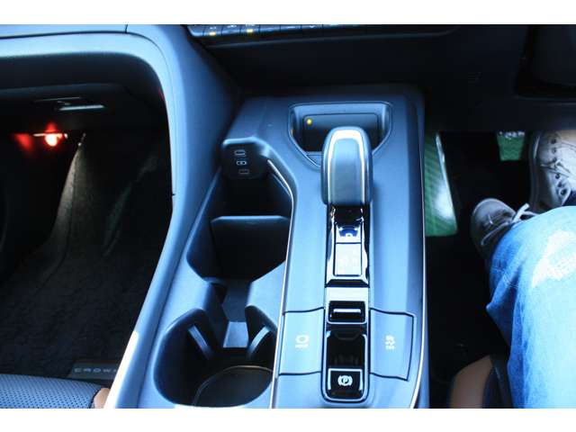 トヨタ クラウン　クロスオーバー　ハイブリッド ２．４ ＲＳ アドバンスト Ｅ－ＦＯＵＲ ＡＤＶＡＮＣＥＤ ４ＷＤ R4年 (関東) 99