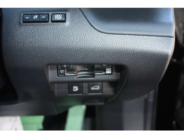 トヨタ クラウン　クロスオーバー　ハイブリッド ２．４ ＲＳ アドバンスト Ｅ－ＦＯＵＲ ＡＤＶＡＮＣＥＤ ４ＷＤ R4年 (関東) 99