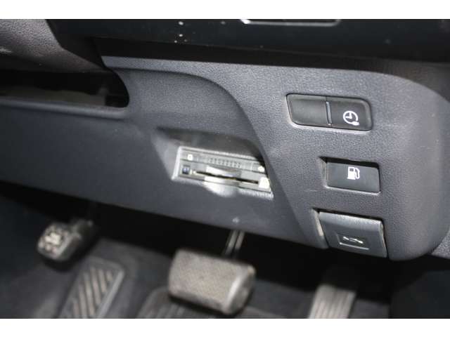 トヨタ プリウスＰＨＶ １．８ Ａ ユーティリティ プラス H30年 (関東) 99