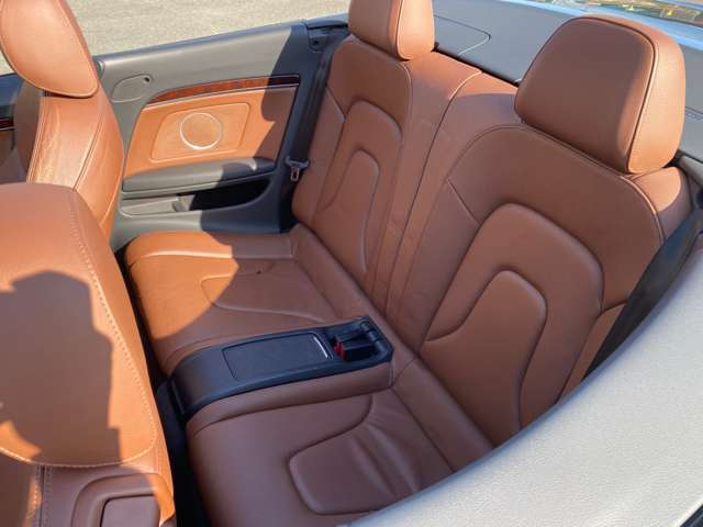 アウディ Ａ５　カブリオレ ３．２ ＦＳＩ クワトロ ４ＷＤ H22年 (九州・沖縄) 99