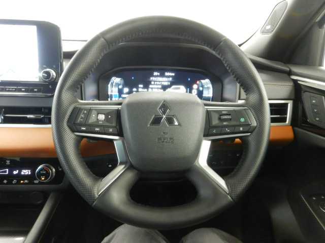 三菱 アウトランダーＰＨＥＶ ＰＨＥＶ ２．４ Ｐ ４ＷＤ R5年 (九州・沖縄) 99