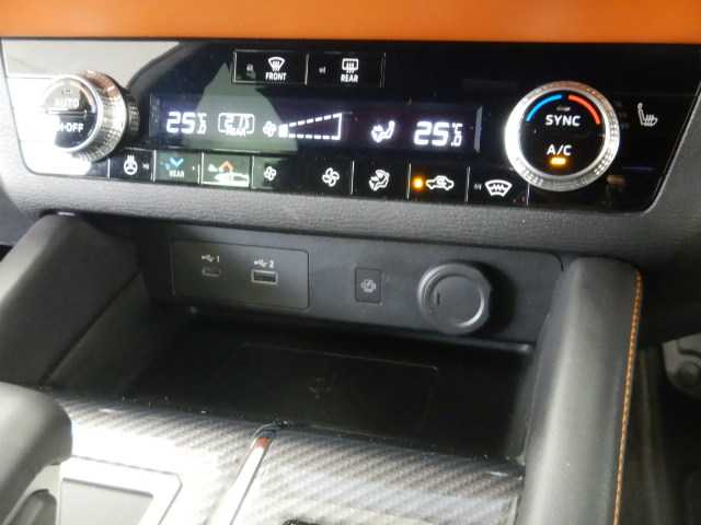 三菱 アウトランダーＰＨＥＶ ＰＨＥＶ ２．４ Ｐ ４ＷＤ R5年 (九州・沖縄) 99