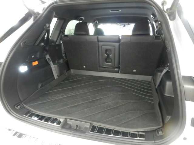 三菱 アウトランダーＰＨＥＶ ＰＨＥＶ ２．４ Ｐ ４ＷＤ R5年 (九州・沖縄) 99