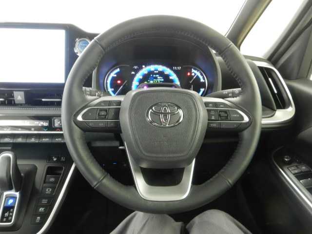 トヨタ ヴォクシー １．８ ハイブリッド Ｓ－Ｚ R5年 (九州・沖縄) 99
