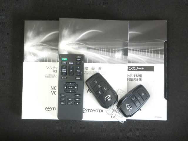 トヨタ ヴォクシー １．８ ハイブリッド Ｓ－Ｚ R5年 (九州・沖縄) 99
