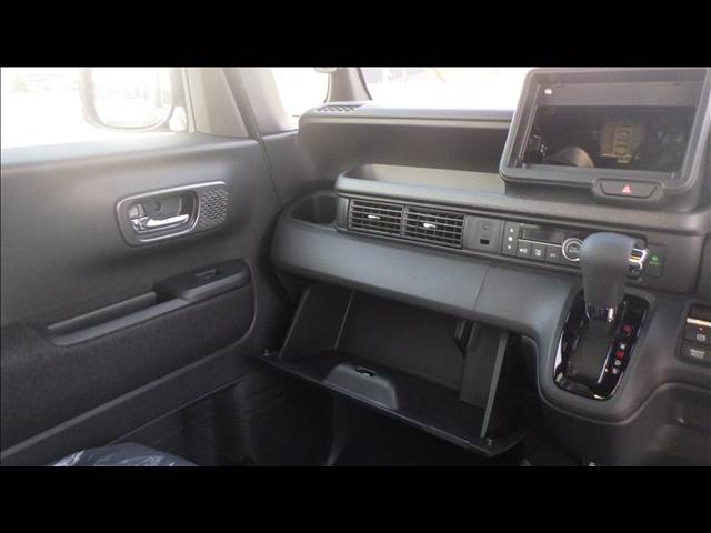 ホンダ Ｎ　ＢＯＸ カスタム ６６０ R7年 (九州・沖縄) 99