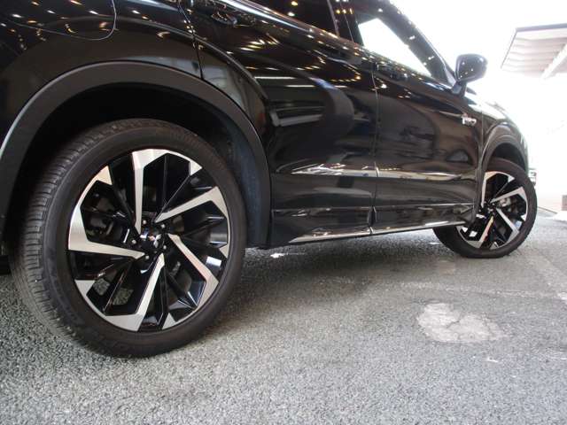 三菱 アウトランダーＰＨＥＶ ＰＨＥＶ ２．４ Ｐ ４ＷＤ R4年 (九州・沖縄) 99