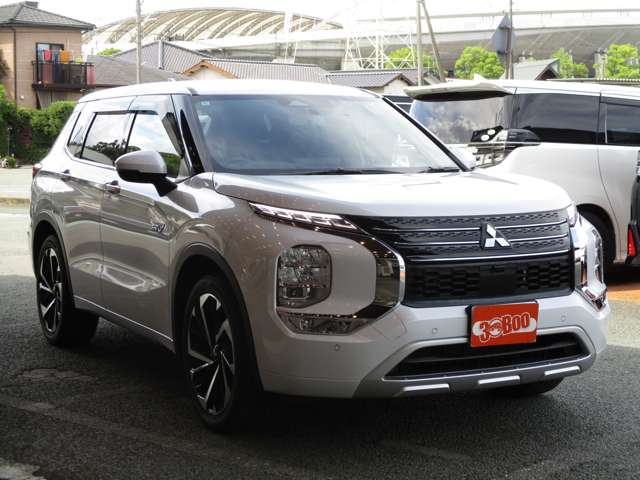 三菱 アウトランダーＰＨＥＶ ＰＨＥＶ ２．４ Ｐ ４ＷＤ R4年 (九州・沖縄) 99
