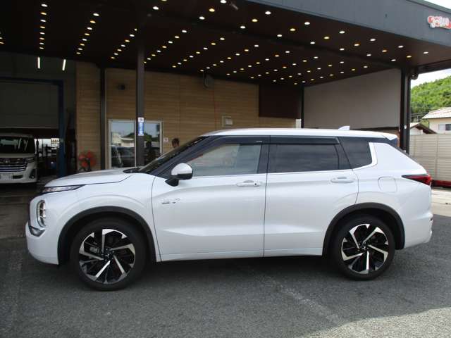 三菱 アウトランダーＰＨＥＶ ＰＨＥＶ ２．４ Ｐ ４ＷＤ R4年 (九州・沖縄) 99