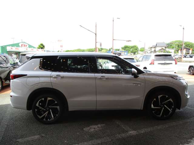 三菱 アウトランダーＰＨＥＶ ＰＨＥＶ ２．４ Ｐ ４ＷＤ R4年 (九州・沖縄) 99