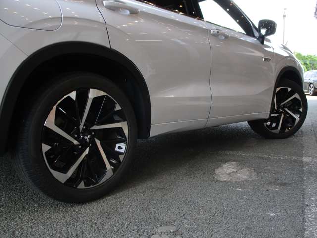 三菱 アウトランダーＰＨＥＶ ＰＨＥＶ ２．４ Ｐ ４ＷＤ R4年 (九州・沖縄) 99