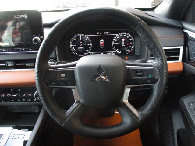 三菱 アウトランダーＰＨＥＶ ＰＨＥＶ ２．４ Ｐ ４ＷＤ R4年 (九州・沖縄) 99
