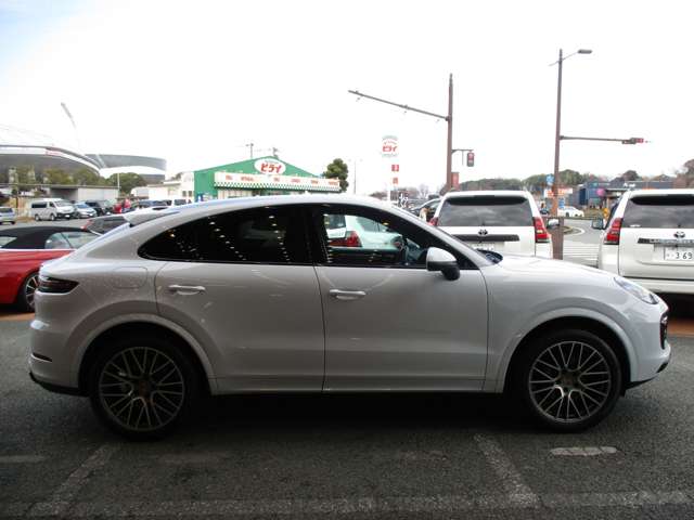 ポルシェ カイエンクーペ プラチナ エディション ティプトロニックＳ リアセンターシート ４ＷＤ R5年 (九州・沖縄) 99