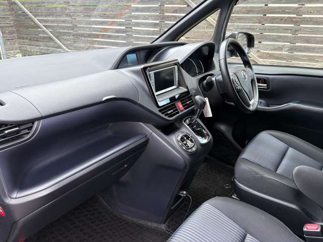 トヨタ ノア ２．０ ＳＩ H27年 (九州・沖縄) 99