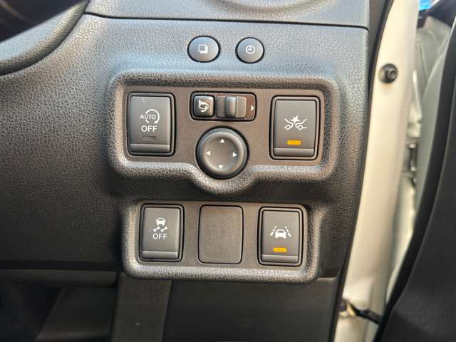 日産 ノート １．２ Ｘ Ｖセレクション プラスセーフティＩＩ H28年 (九州・沖縄) 99