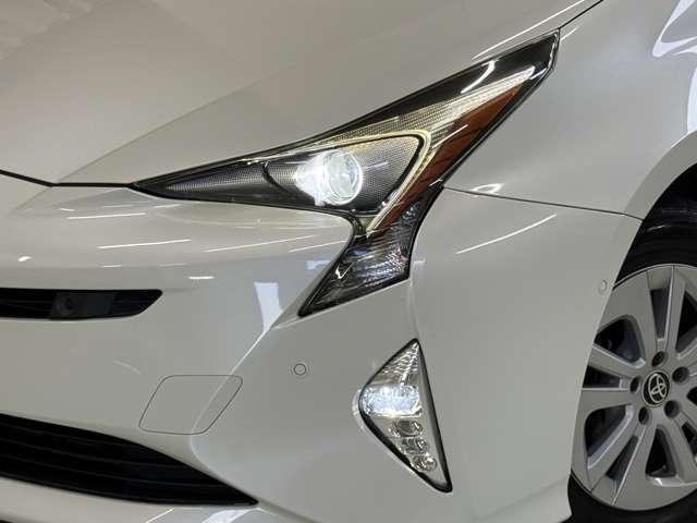 トヨタ プリウス １．８ Ｓ セーフティ プラス Ｅ－ＦＯＵＲ ４ＷＤ H29年 (東北) 99