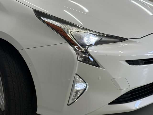 トヨタ プリウス １．８ Ｓ セーフティ プラス Ｅ－ＦＯＵＲ ４ＷＤ H29年 (東北) 99