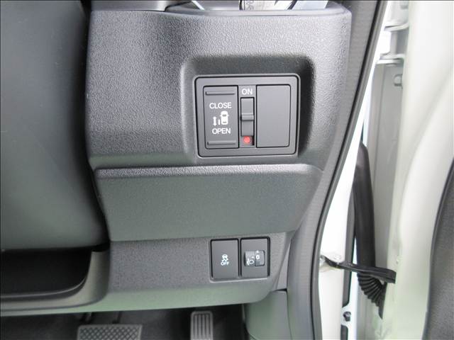 ホンダ Ｎ　ＢＯＸ カスタム ６６０ ４ＷＤ R8年 (東北) 99
