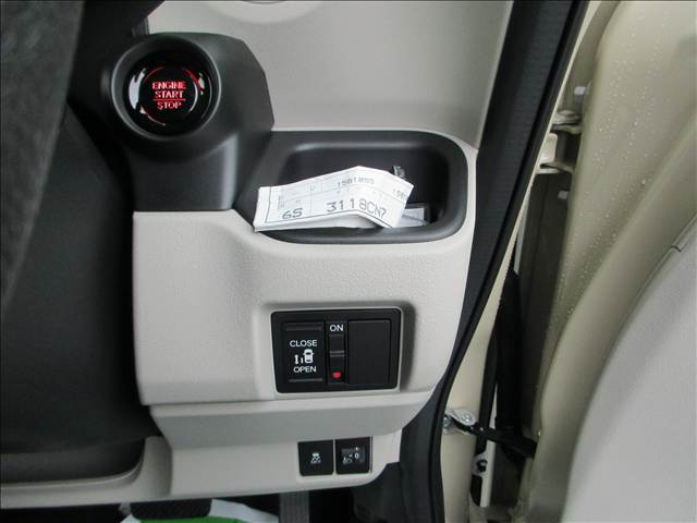 ホンダ Ｎ　ＢＯＸ ６６０ ファッションスタイル モノトーン ４ＷＤ R8年 (東北) 99