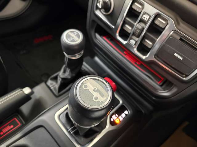 ジープ ラングラー　アンリミテッド アンリミテッド サハラ ３．６Ｌ ４ＷＤ R2年 (東北) 99