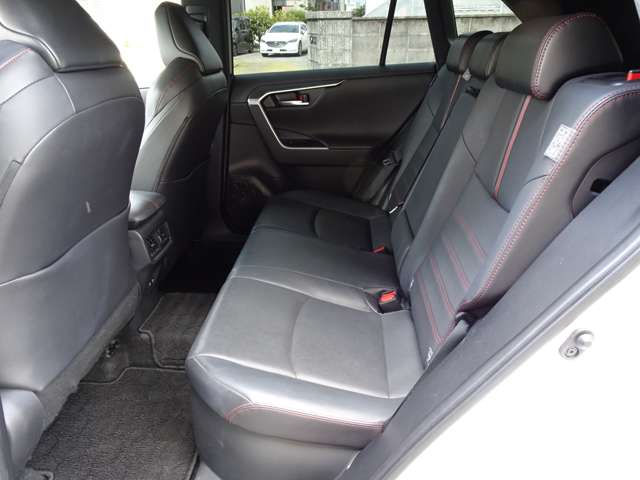 トヨタ ＲＡＶ４　ＰＨＶ ２．５ ブラック トーン Ｅ－ＦＯＵＲ ４ＷＤ R3年 (東海) 99