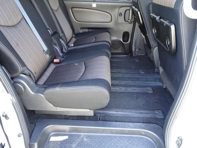 日産 セレナ ２．０ ハイウェイスター Ｖセレクション＋ＳＡＦＥＴＹ Ｓ－ＨＹＢＲＩＤ H27年 (東海) 99