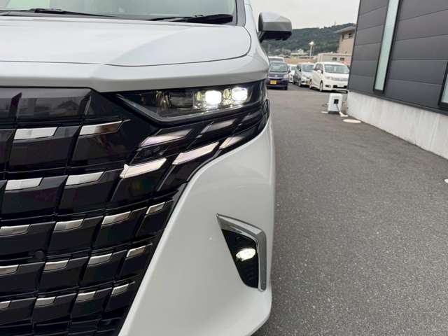 トヨタ アルファード　ハイブリッド ハイブリッド ２．５ スペーシャス ラウンジ Ｅ－ＦＯＵＲ ４ＷＤ R7年 (東海) 99