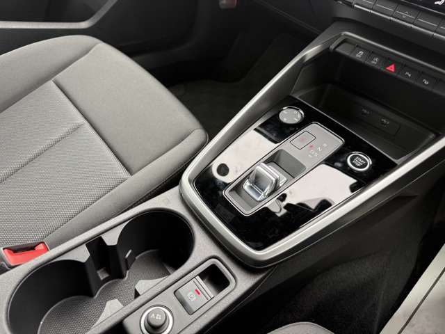 アウディ Ａ３　スポーツバック ３０　ＴＦＳＩ R3年 (東海) 99