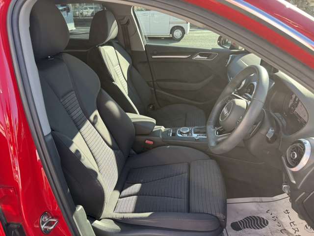 アウディ Ａ３　スポーツバック ３０　ＴＦＳＩ　スポーツ R1年 (東海) 99