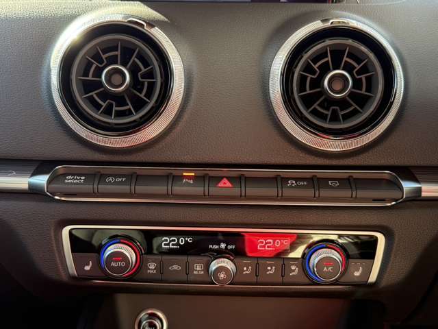 アウディ Ａ３　スポーツバック ３０　ＴＦＳＩ　スポーツ R1年 (東海) 99