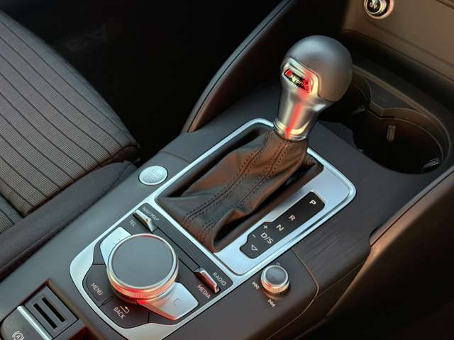 アウディ Ａ３　スポーツバック ３０　ＴＦＳＩ　スポーツ R1年 (東海) 99
