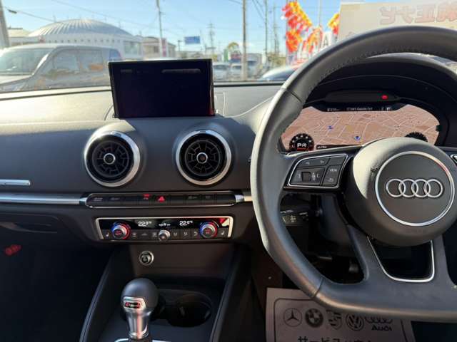 アウディ Ａ３　スポーツバック ３０　ＴＦＳＩ　スポーツ R1年 (東海) 99