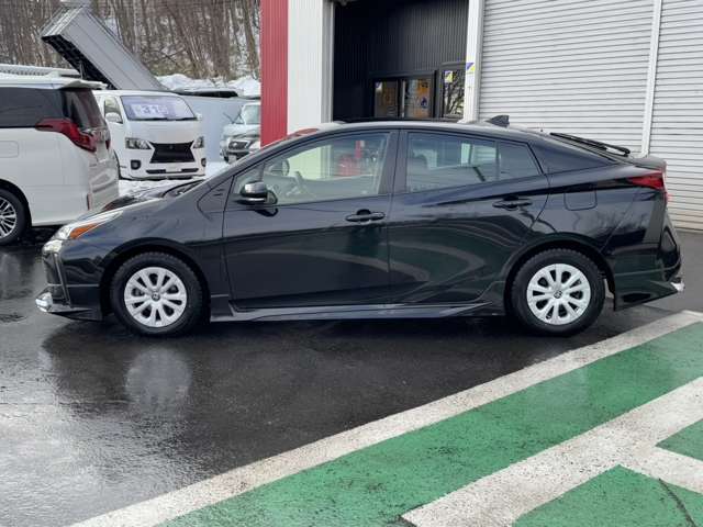 トヨタ プリウス １．８ Ｓ Ｅ－ＦＯＵＲ ４ＷＤ R2年 (北海道) 99