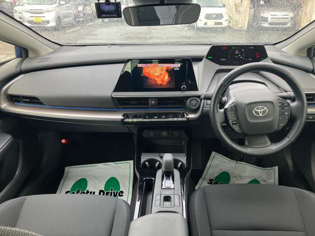 トヨタ プリウス １．８ Ｕ Ｅ－ＦＯＵＲ ４ＷＤ R5年 (北海道) 99