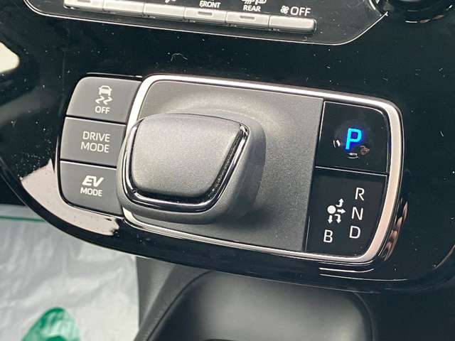 トヨタ アクア １．５ Ｘ Ｅ－ＦＯＵＲ ４ＷＤ R5年 (北海道) 99