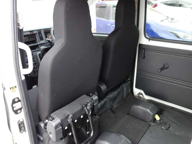 ダイハツ ハイゼットカーゴ ６６０ スローパー リヤシートレス仕様 折リ畳ミ補助シート付キ ４ＷＤ H30年 (北海道) 99