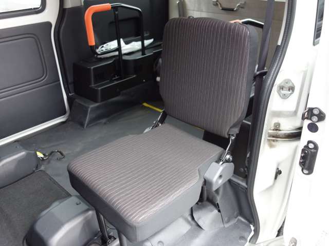 ダイハツ ハイゼットカーゴ ６６０ スローパー リヤシートレス仕様 折リ畳ミ補助シート付キ ４ＷＤ H30年 (北海道) 99