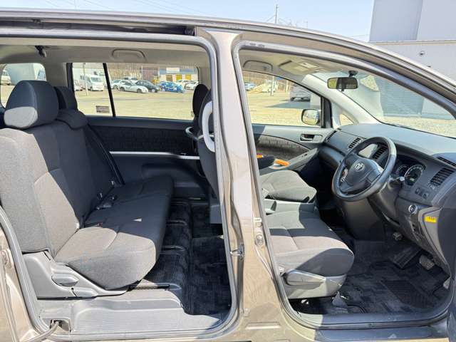 トヨタ アイシス １．８ プラタナ ウェルキャブ 助手席リフトアップシート車 Ａタイプ ４ＷＤ H25年 (北海道) 99