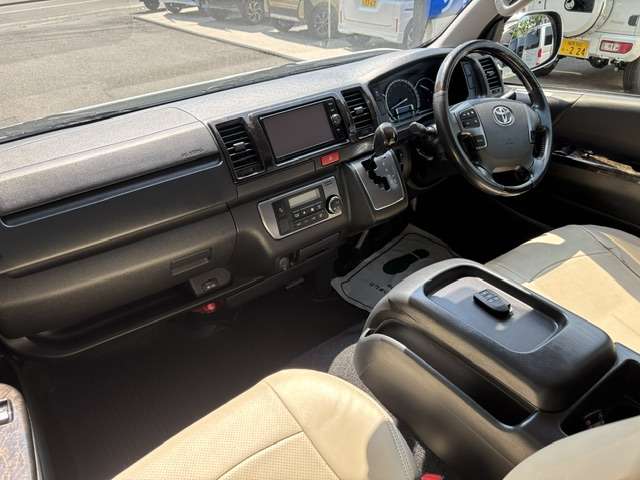 トヨタ ハイエースバン ２．８ スーパーＧＬ ダークプライム ロングボディ ディーゼルターボ H30年 (九州・沖縄) 99