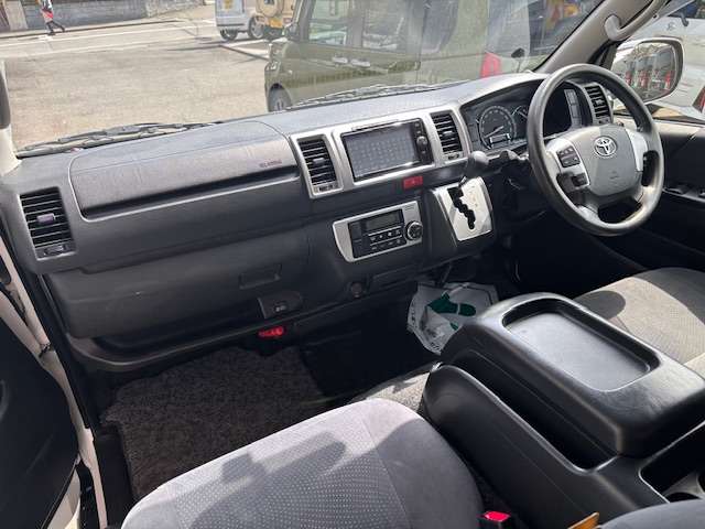 トヨタ ハイエースバン ３．０ スーパーＧＬ ロング ディーゼルターボ H28年 (九州・沖縄) 99
